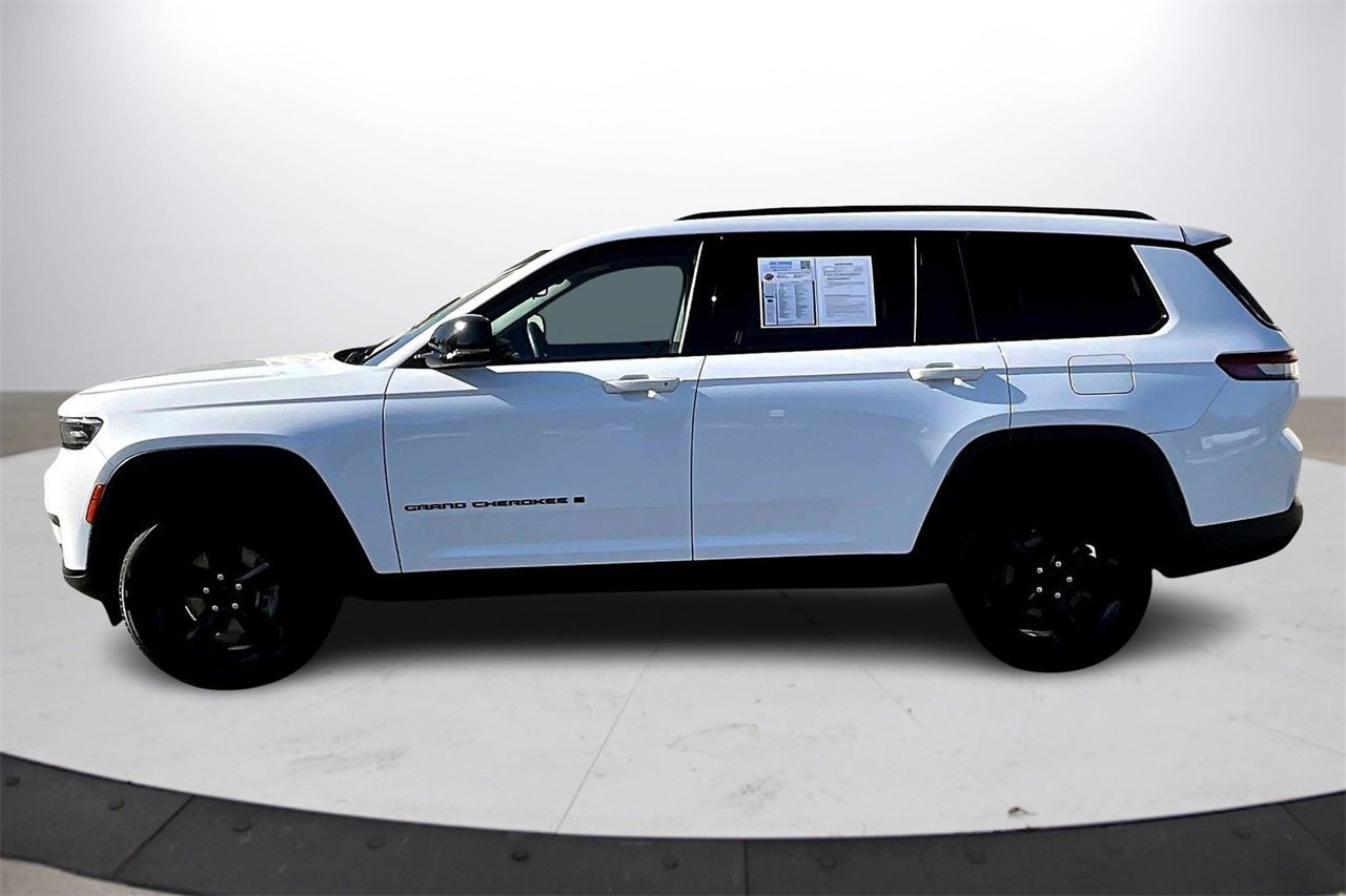 Used 2023 Jeep Grand Cherokee L Limited w/ Black Appearance Package image 5