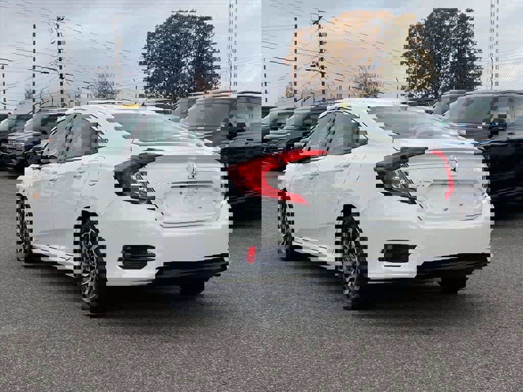 Used 2018 Honda Civic EX image 3