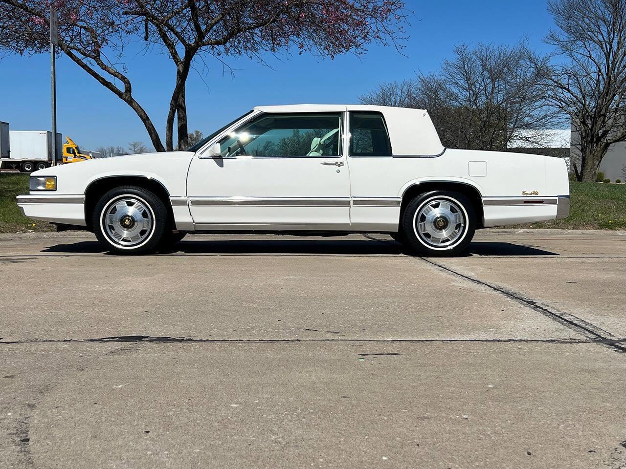 Used 1991 Cadillac De Ville Coupe FWD image 4