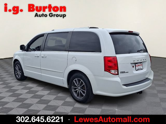 Used 2016 Dodge Grand Caravan SXT FWD image 4