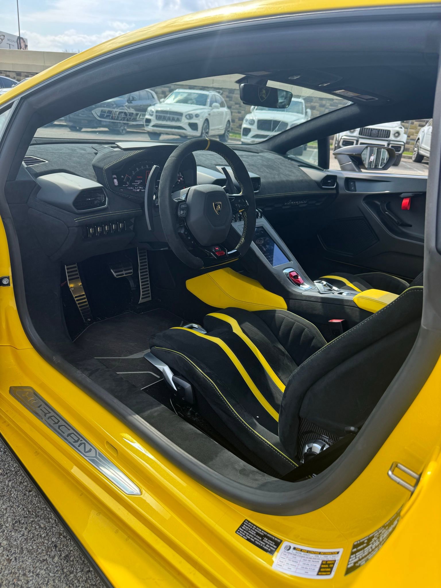 Used 2022 Lamborghini Huracan STO image 12