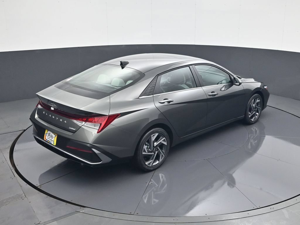 New 2026 Hyundai Elantra Limited FWD image 17