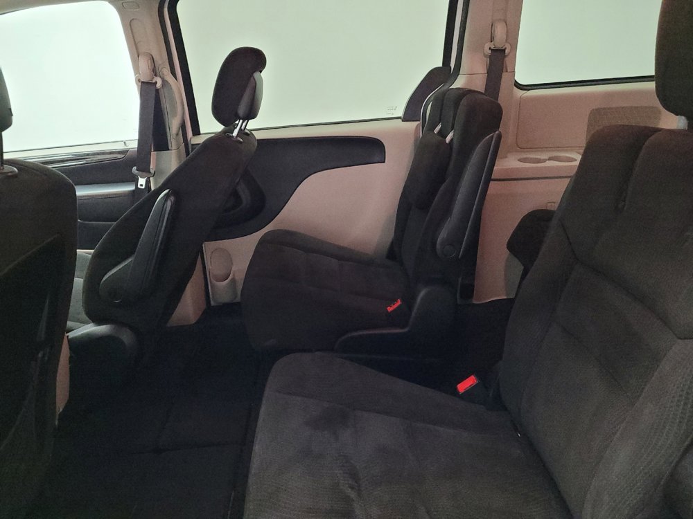 Used 2016 Dodge Grand Caravan SXT FWD image 18