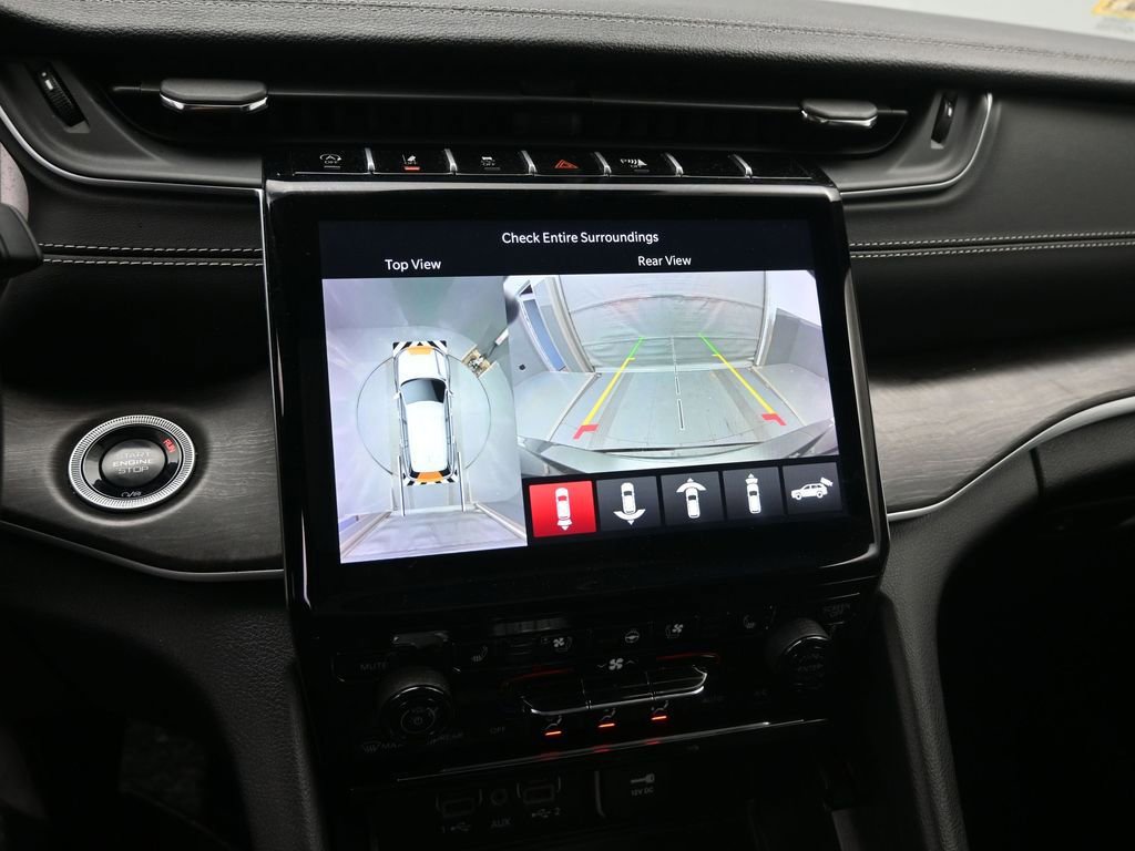 Used 2024 Jeep Grand Cherokee L Limited w/ Luxury Tech Group II image 17