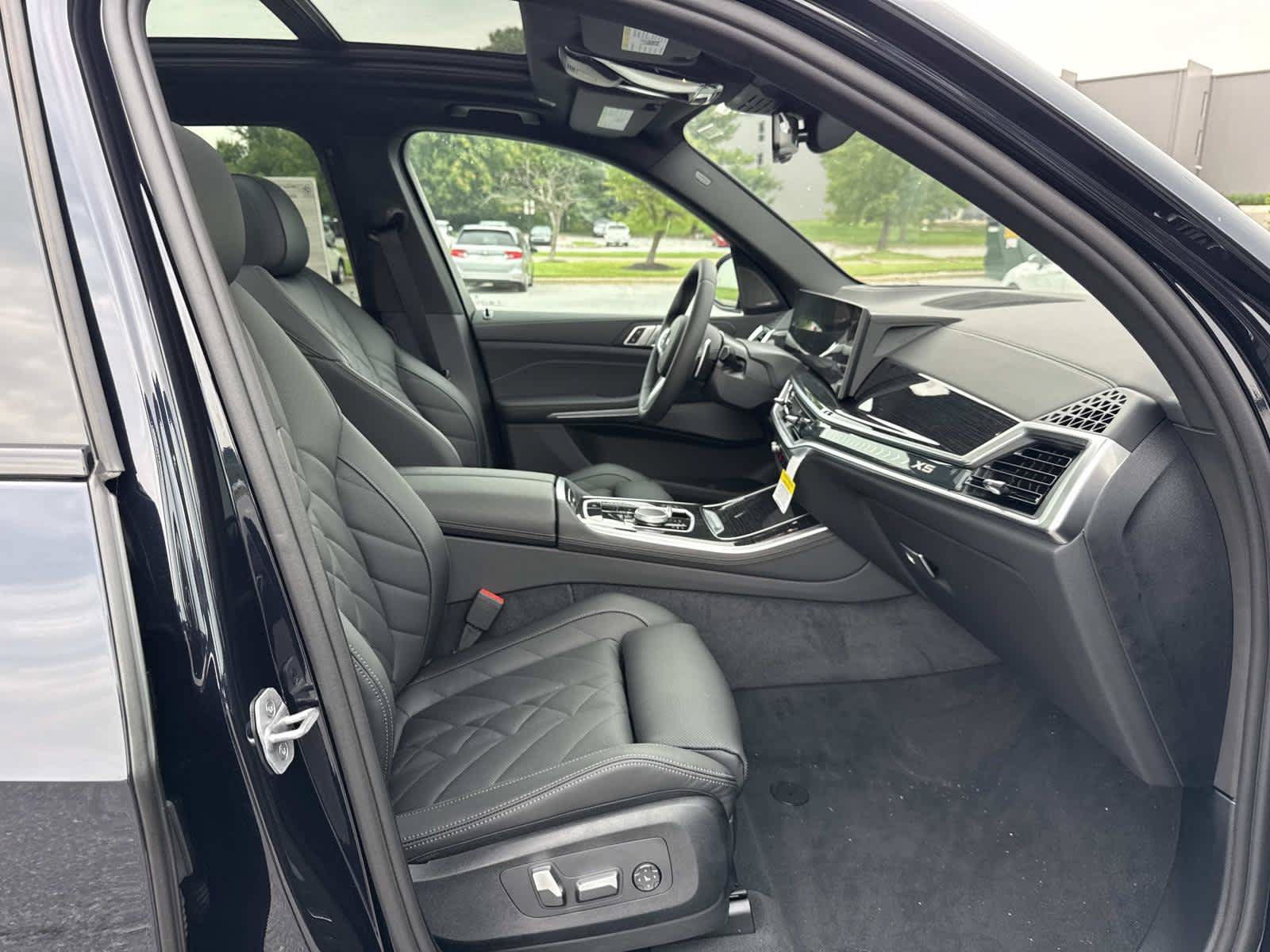 New 2026 BMW X5 xDrive40i w/ M Sport Package AWD/4WD image 16
