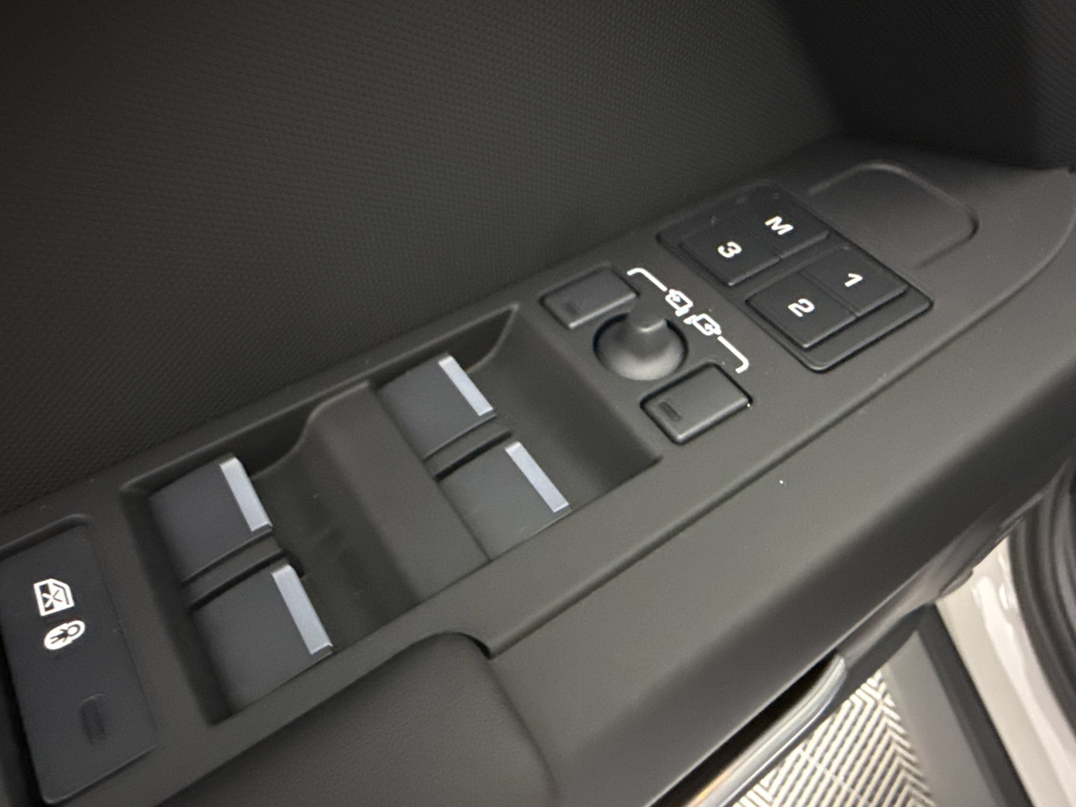 New 2026 Land Rover Defender 110 S AWD/4WD image 13