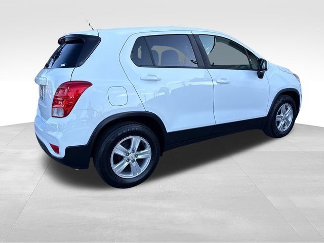 Certified 2020 Chevrolet Trax LS w/ Tint and Cruise Package FWD image 5