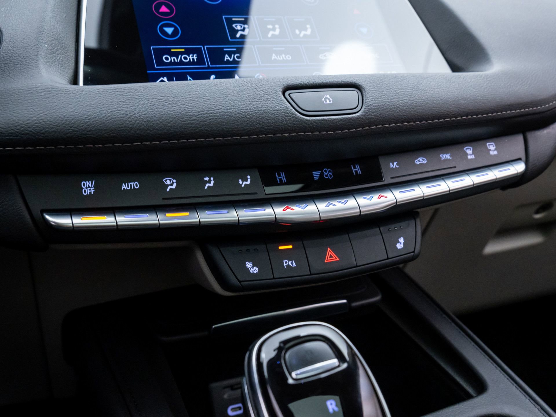 Certified 2023 Cadillac XT4 Luxury w/ Cold Weather Package image 29