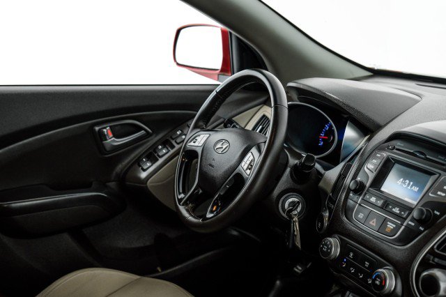 Used 2015 Hyundai Tucson SE AWD/4WD image 11