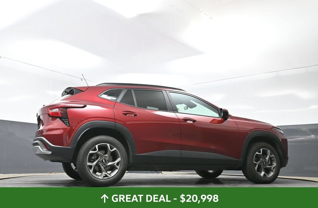 Used 2025 Chevrolet Trax LT FWD image 52