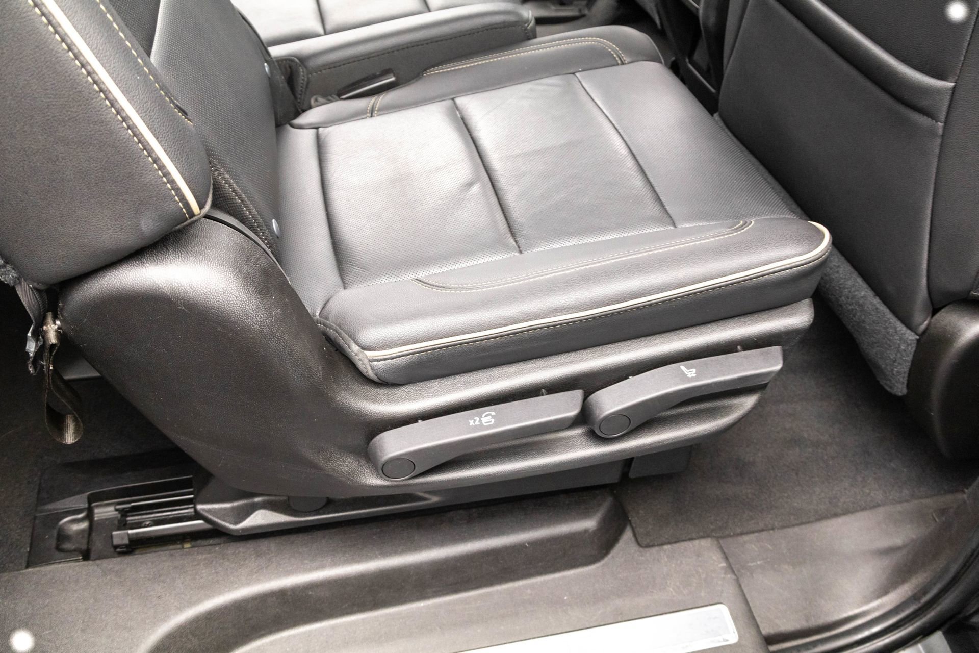 Used 2021 GMC Yukon XL SLT image 34