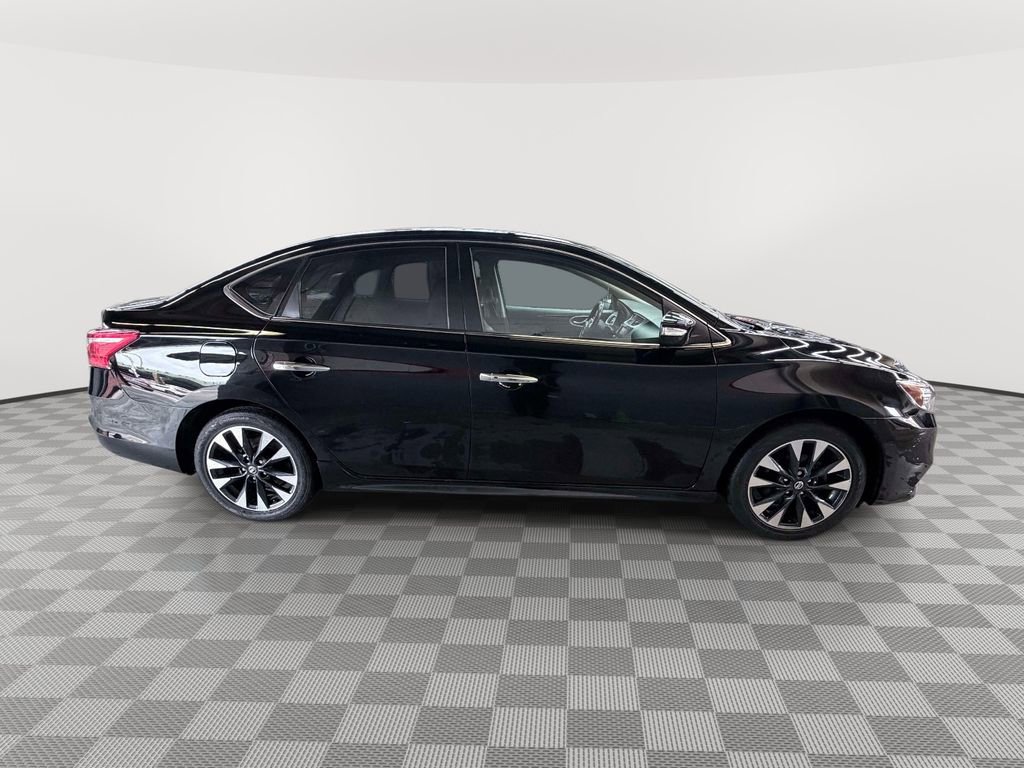 Used 2019 Nissan Sentra SR w/ Premium Package (SR) FWD image 2