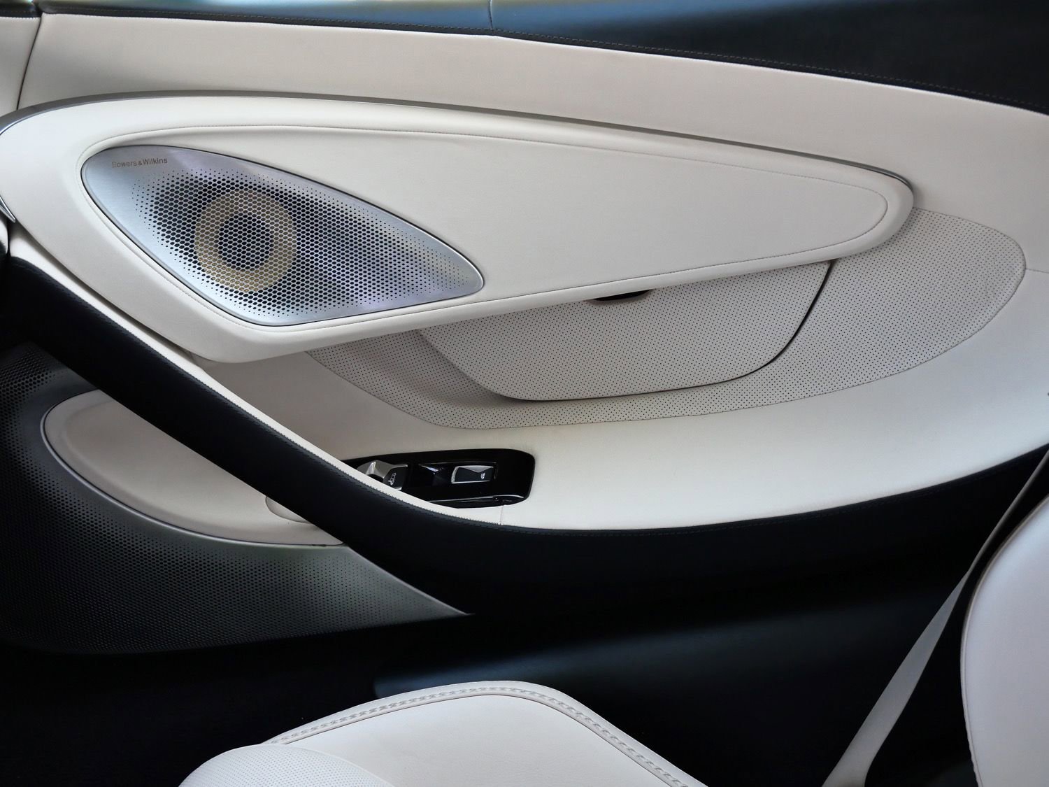 Used 2023 McLaren GT RWD image 18