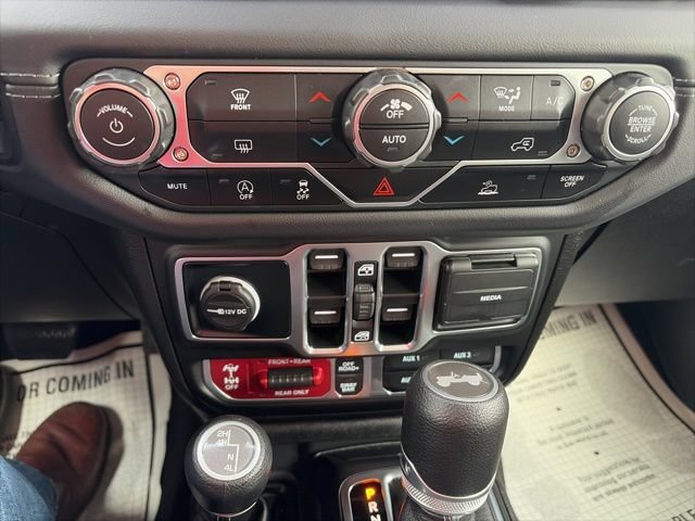 Used 2025 Jeep Wrangler Unlimited Rubicon AWD/4WD image 23