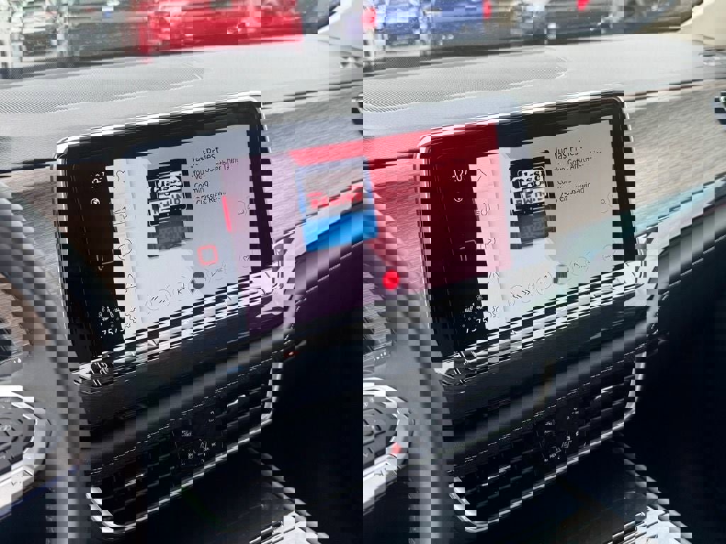 Used 2025 Volkswagen Atlas SEL Premium R-Line image 19