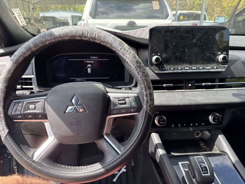 Used 2023 Mitsubishi Outlander SE Black Edition image 6