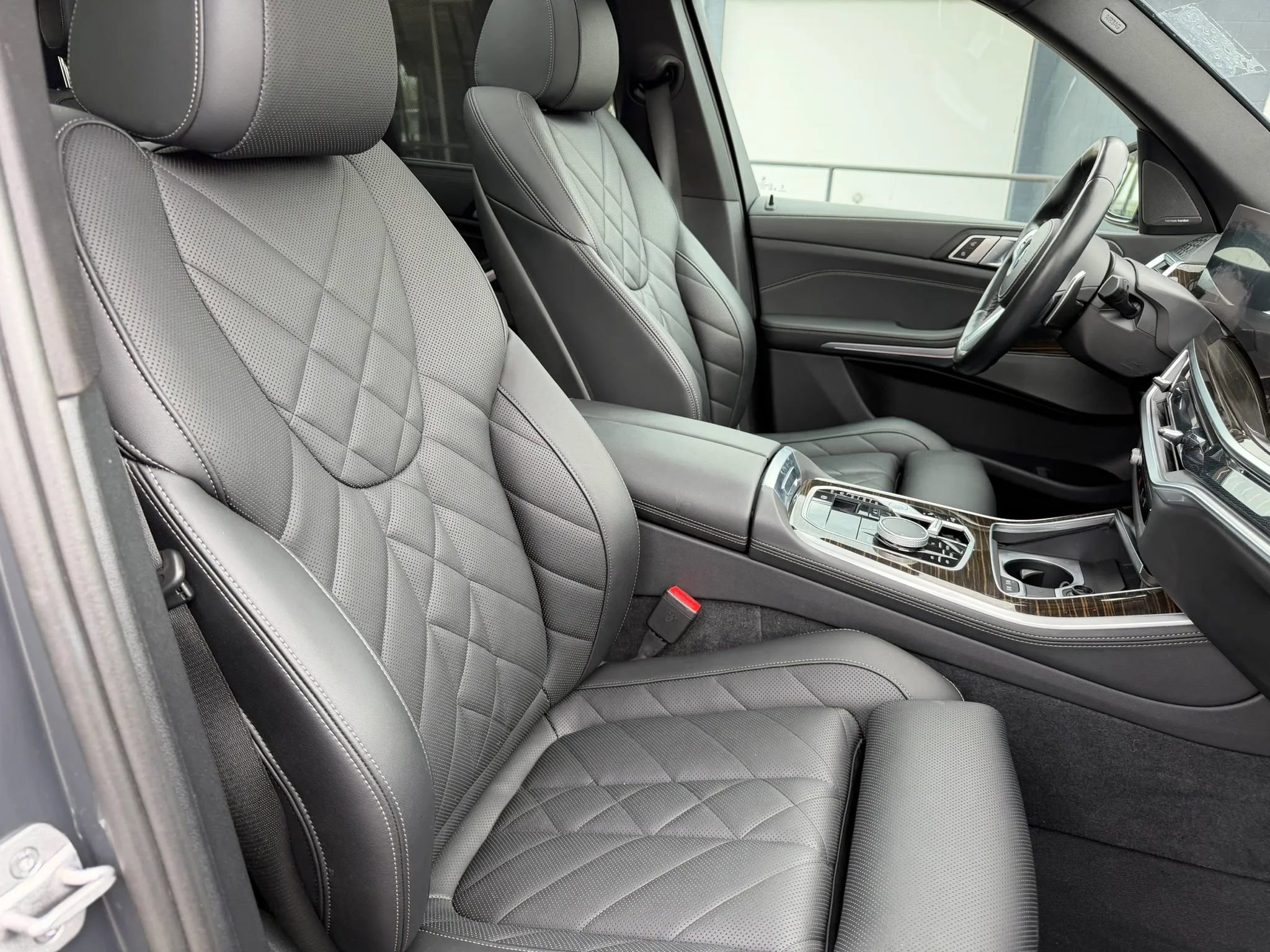 Used 2024 BMW X5 xDrive40i w/ Premium Essential Package image 18