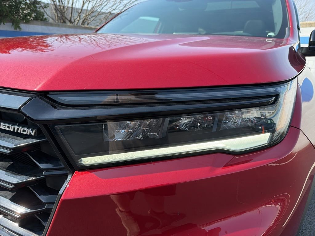 Certified 2025 Honda Pilot Black Edition image 9