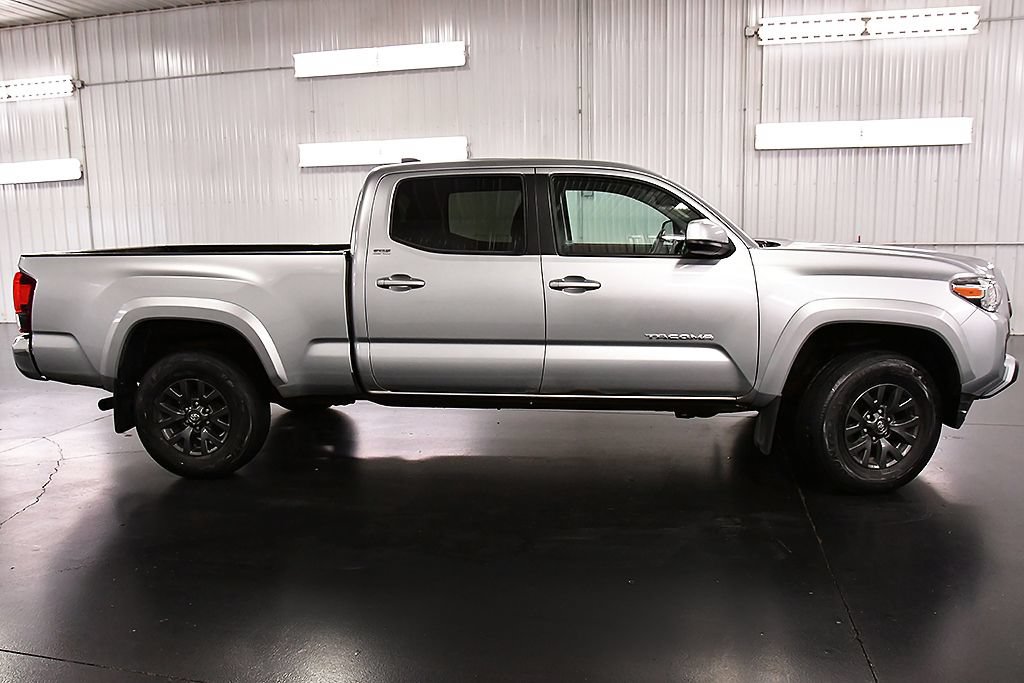 Used 2022 Toyota Tacoma SR5 AWD/4WD image 8