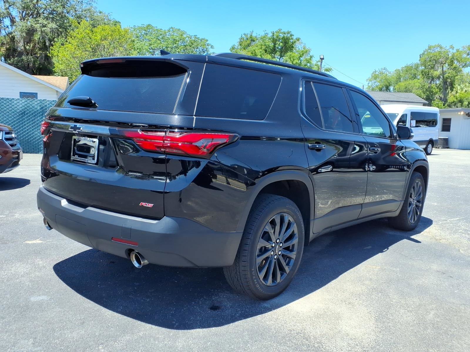 Used 2023 Chevrolet Traverse RS FWD image 19