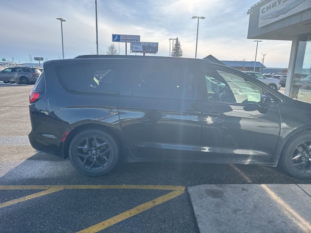 Used 2018 Chrysler Pacifica Touring-L Plus w/ S Appearance Package image 10