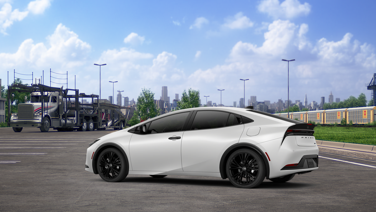 New 2026 Toyota Prius FWD image 5