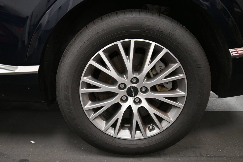 Used 2025 Genesis GV80 2.5T Standard AWD/4WD image 35