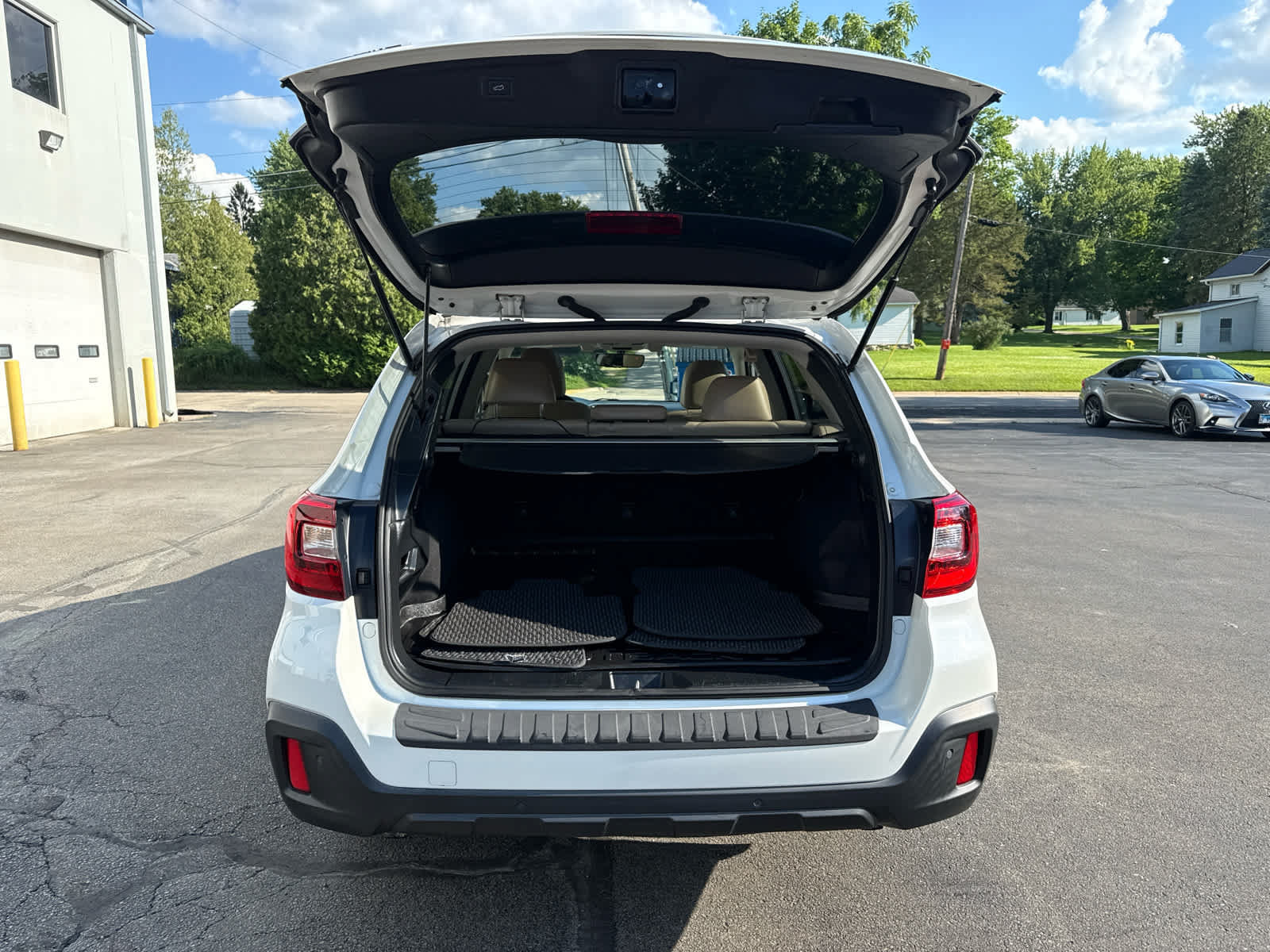 Used 2018 Subaru Outback 3.6R Limited AWD/4WD image 16