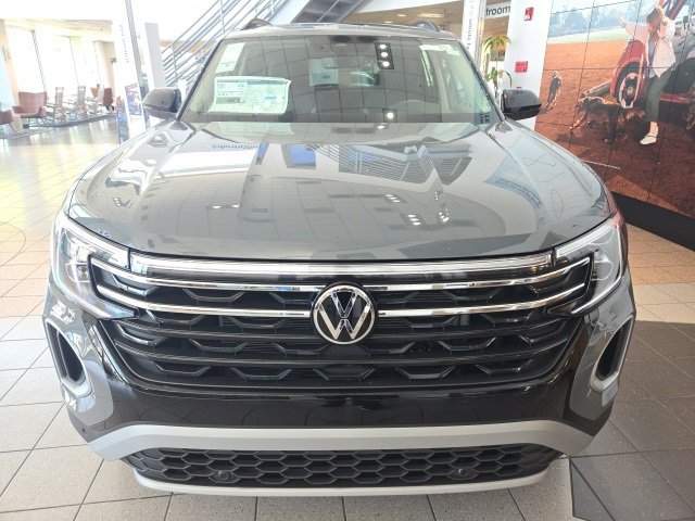 New 2025 Volkswagen Atlas Peak Edition SE image 3
