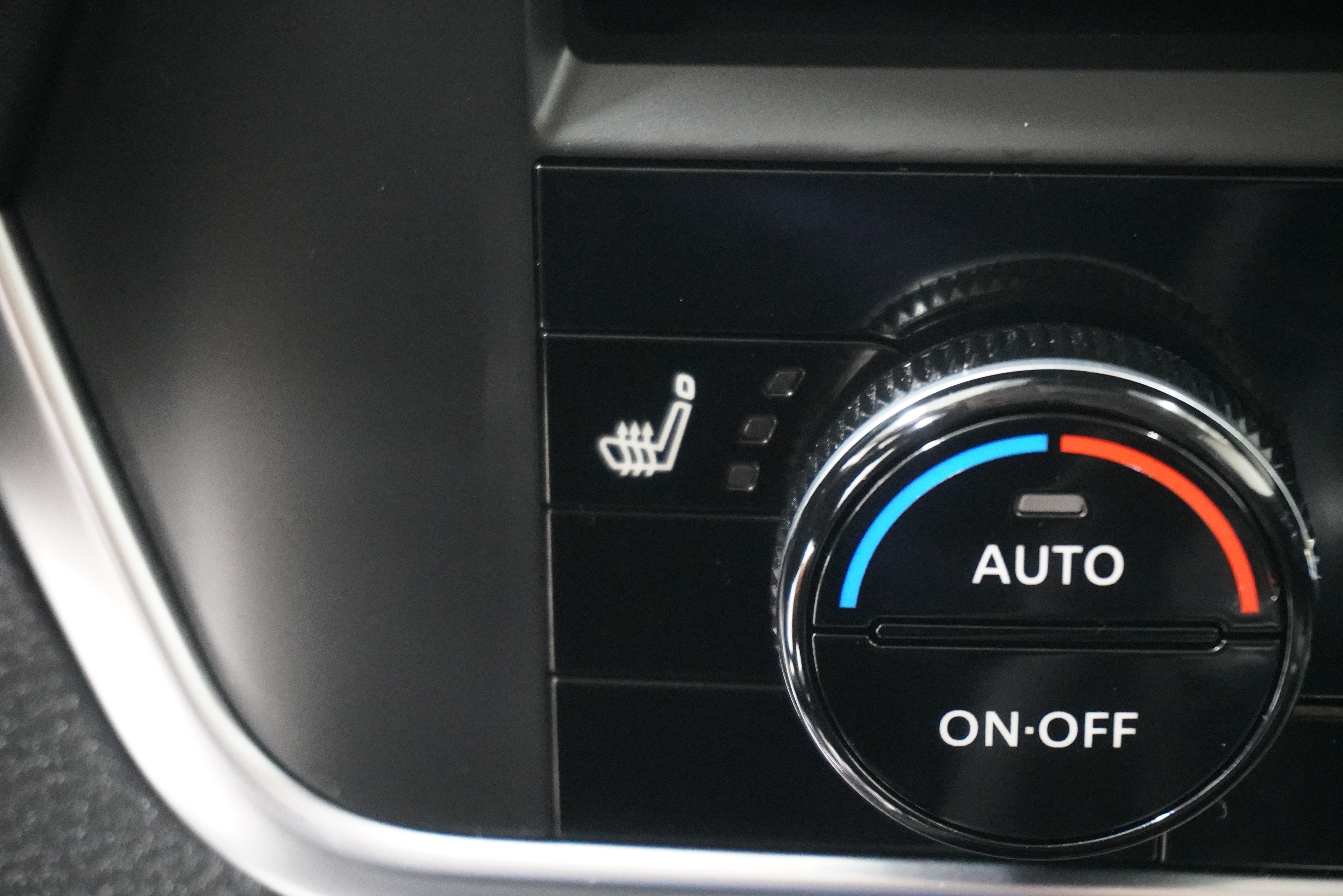 Used 2023 Nissan Rogue SV w/ SV Premium B Package FWD image 21