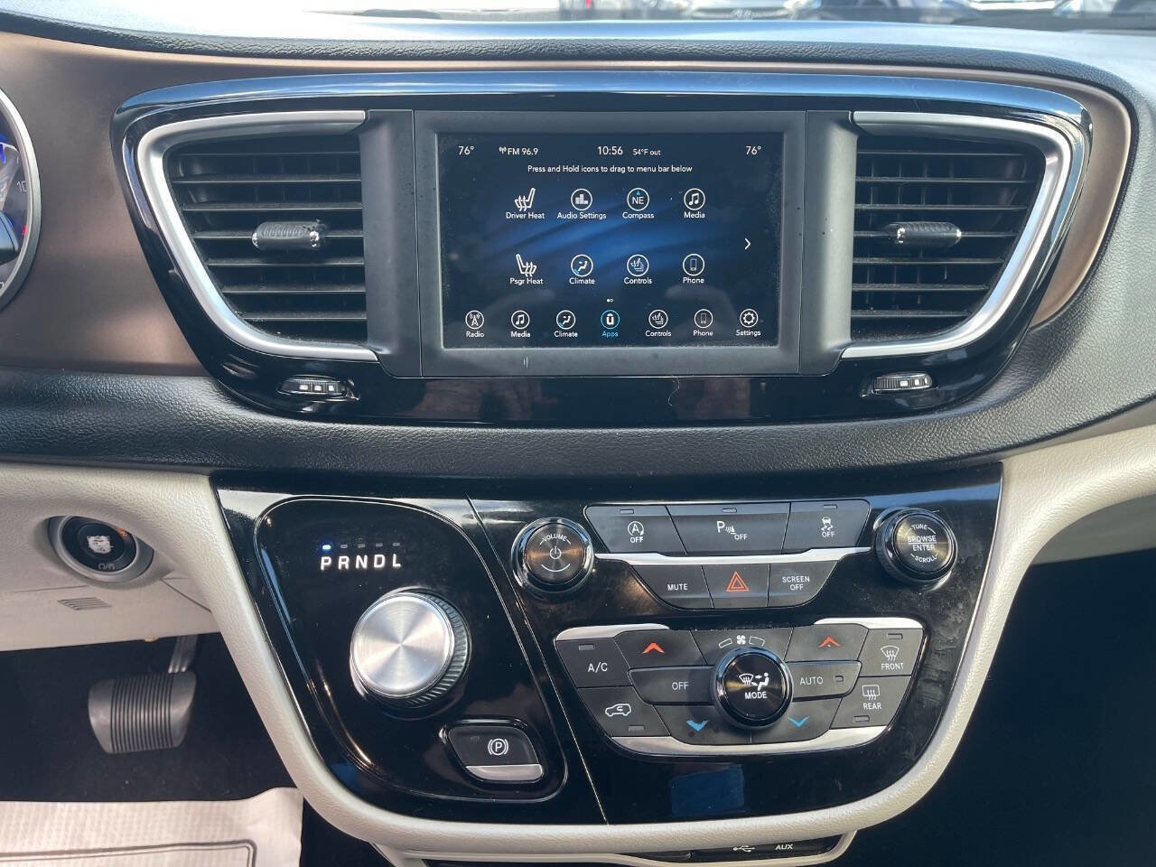 Used 2018 Chrysler Pacifica Touring-L image 16