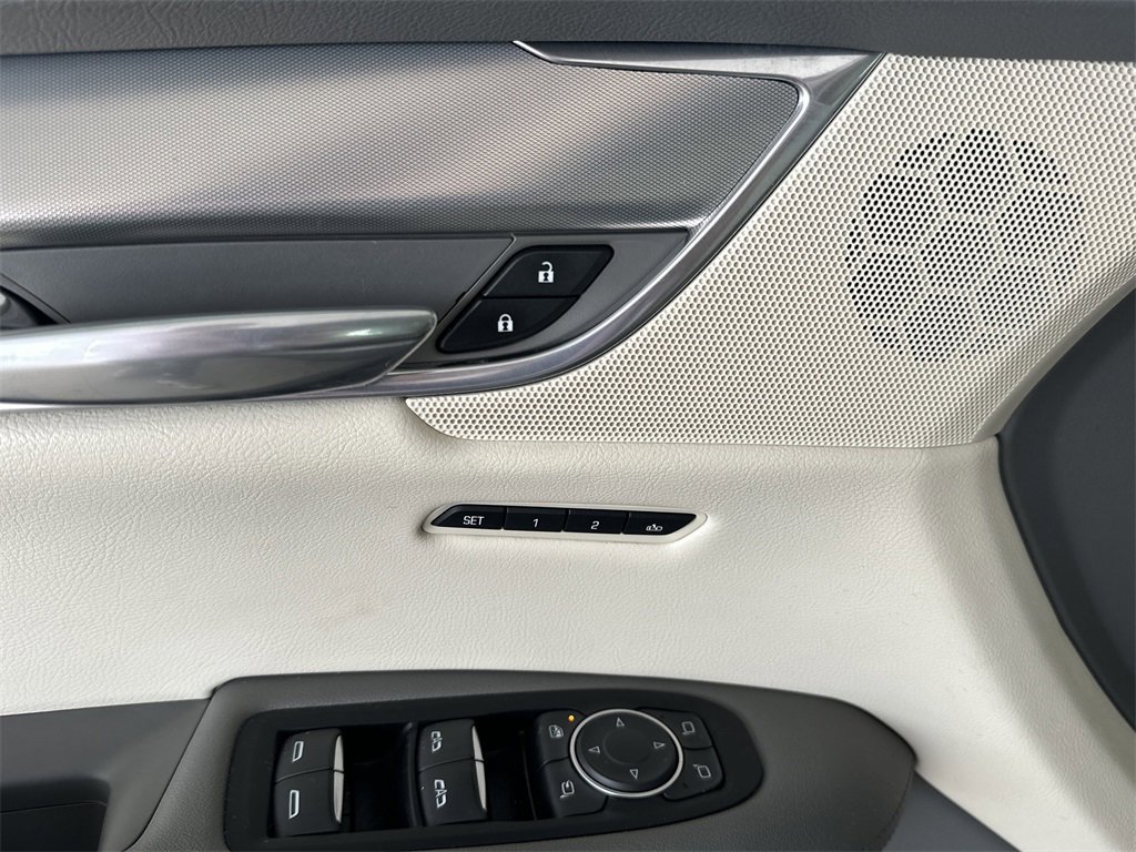 Used 2017 Cadillac XT5 Luxury w/ Driver Awareness Package image 8