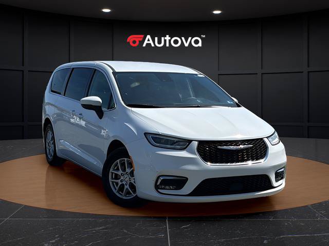 Used 2023 Chrysler Pacifica Touring-L FWD image 7