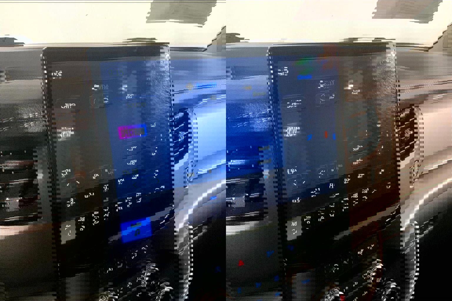 Used 2024 Ford Expedition XLT AWD/4WD image 6