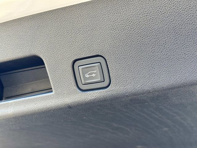 Used 2025 GMC Acadia Elevation image 39