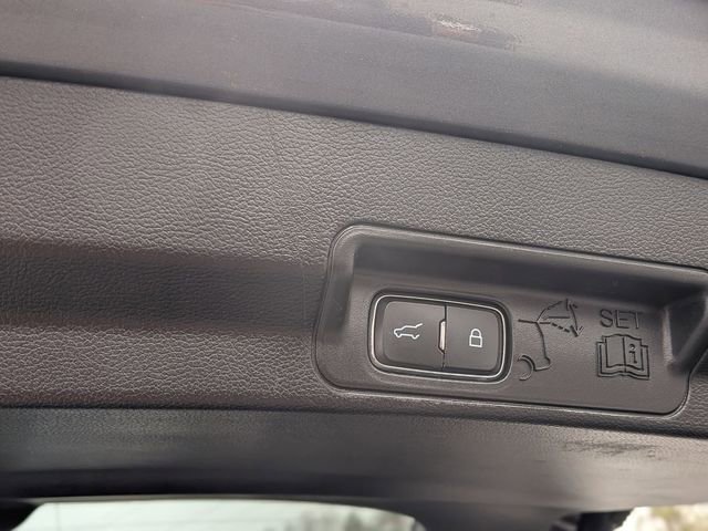 Used 2022 Ford Explorer XLT w/ Equipment Group 202A image 30