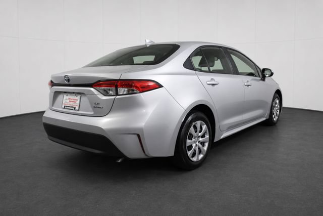 Used 2026 Toyota Corolla LE FWD image 4