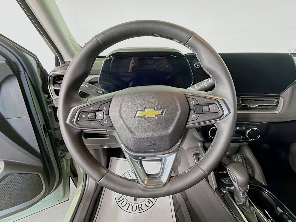 Used 2025 Chevrolet TrailBlazer LT w/ Convenience Package FWD image 13