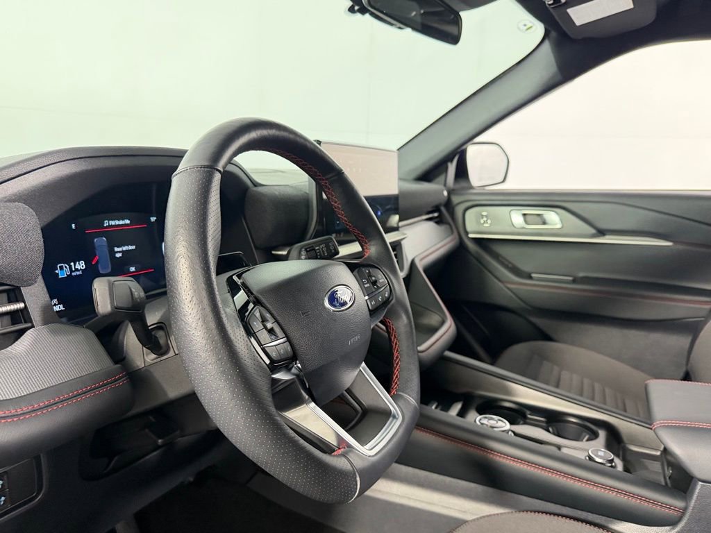 Used 2025 Ford Explorer ST-Line w/ ST-Line Street Pack image 22