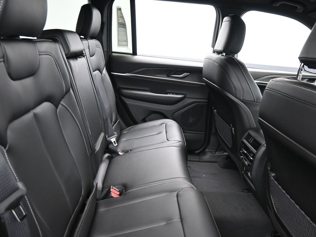 New 2025 Jeep Grand Cherokee Limited w/ Trailer Tow Package image 17