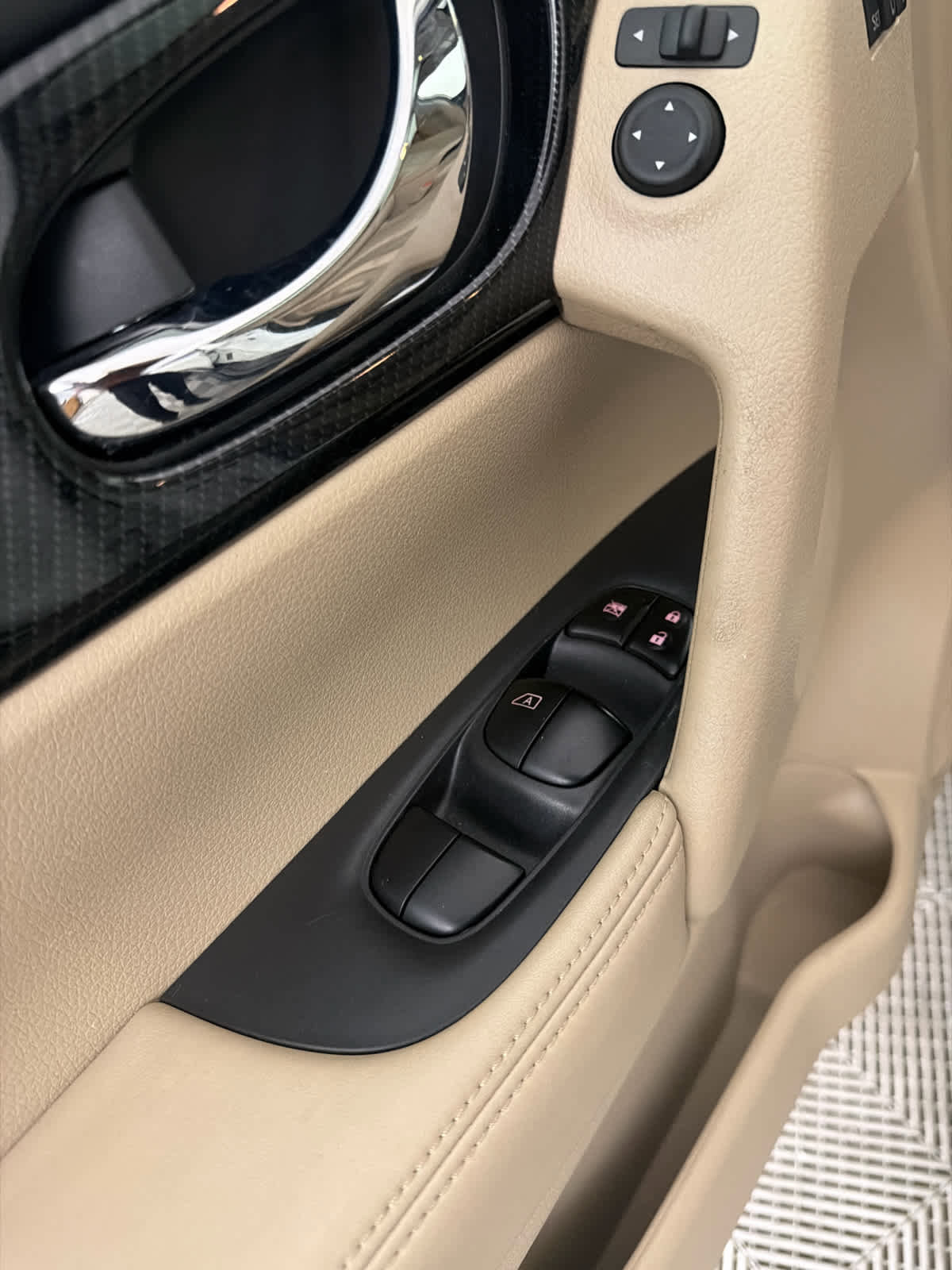 Used 2018 Nissan Rogue SL w/ Premium Package FWD image 23