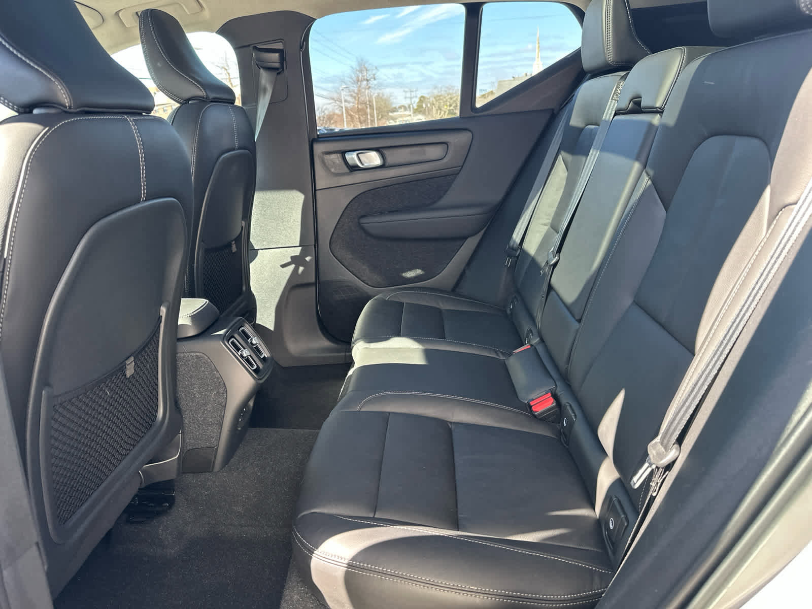 Used 2023 Volvo XC40 B5 Plus w/ Protection Package Premier image 22