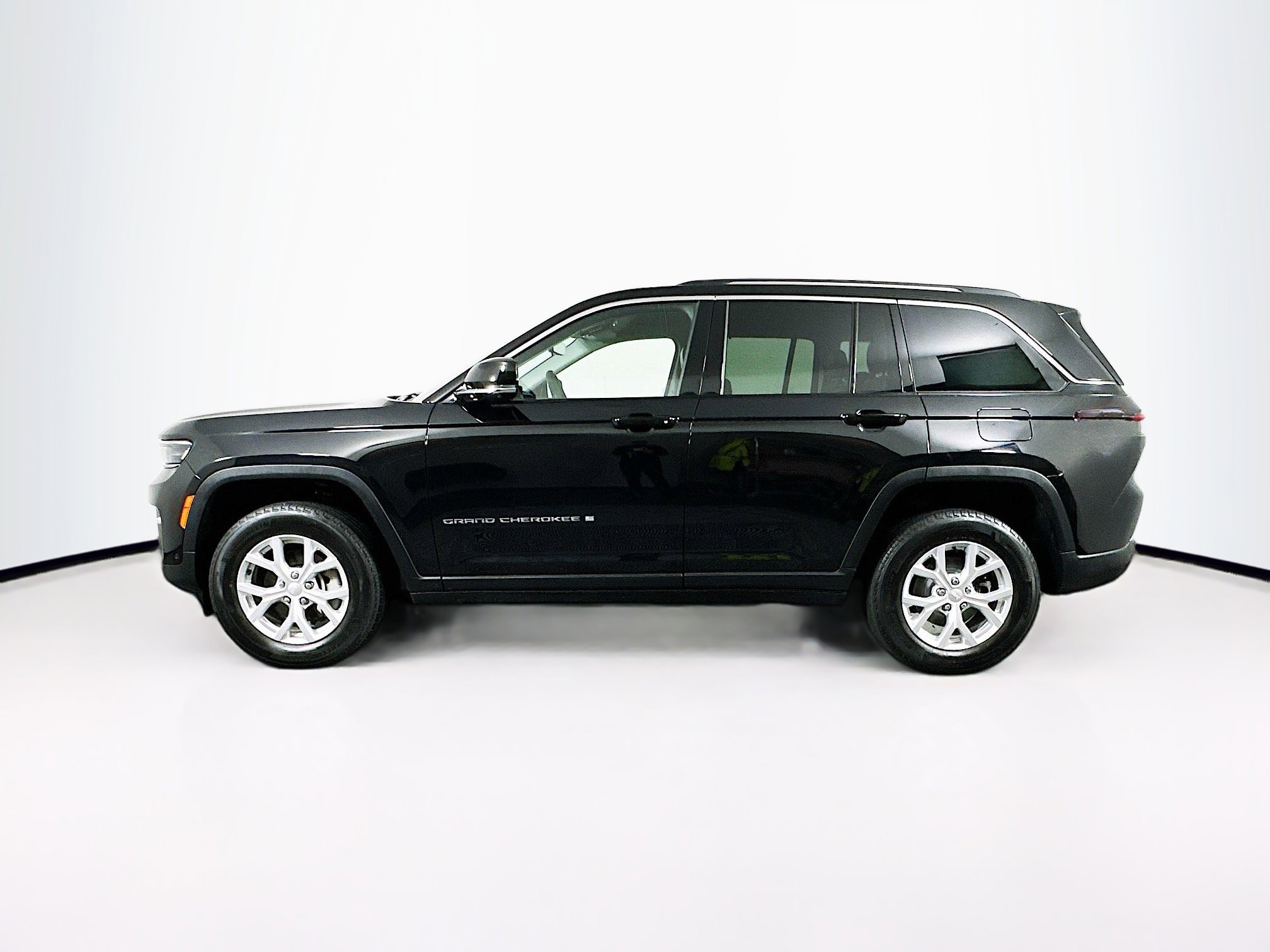 Used 2023 Jeep Grand Cherokee Limited w/ Luxury Tech Group II image 4