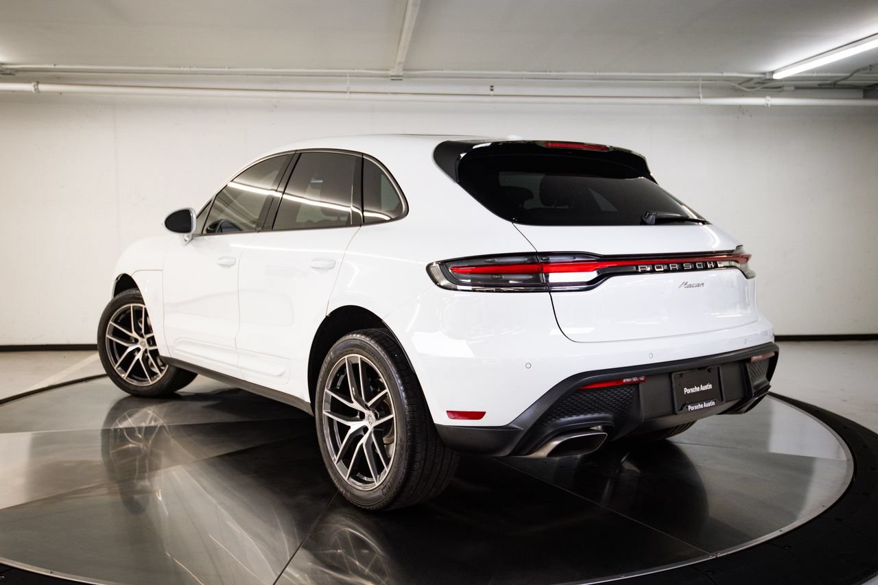 Certified 2023 Porsche Macan AWD/4WD image 3