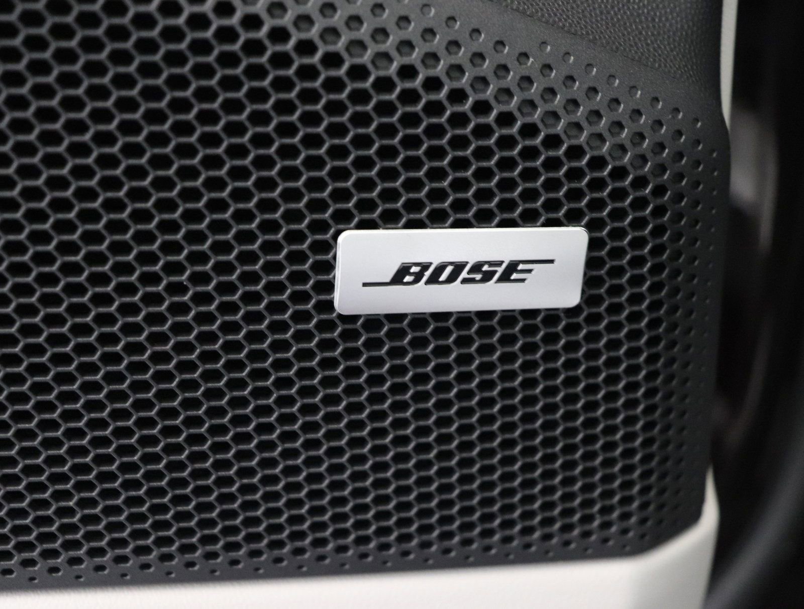 Used 2025 Porsche Macan 4S Electric image 32