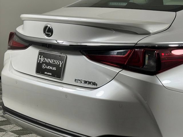 Certified 2025 Lexus ES 300h w/ Premium Package FWD image 17