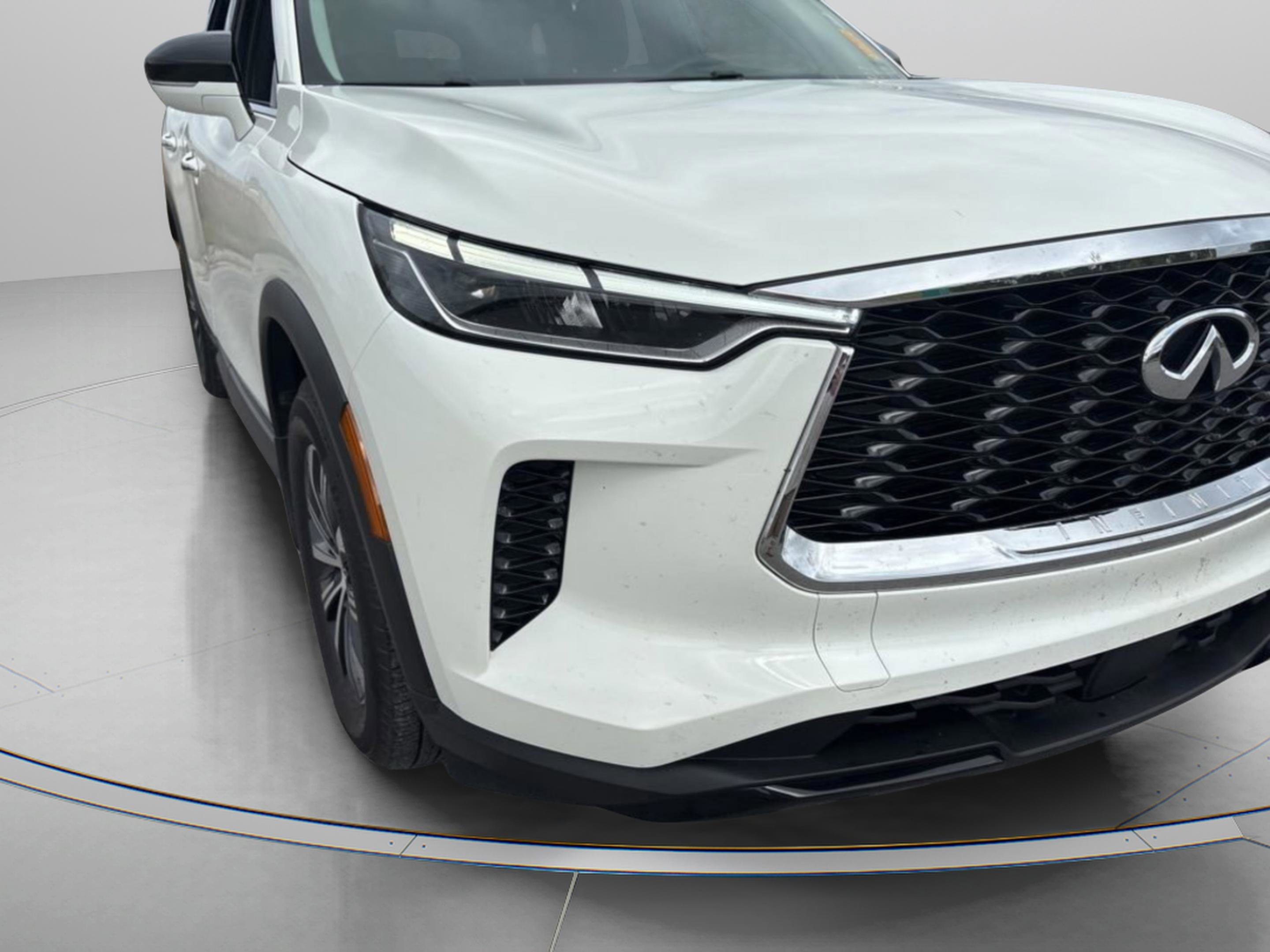 Used 2023 INFINITI QX60 Pure image 2