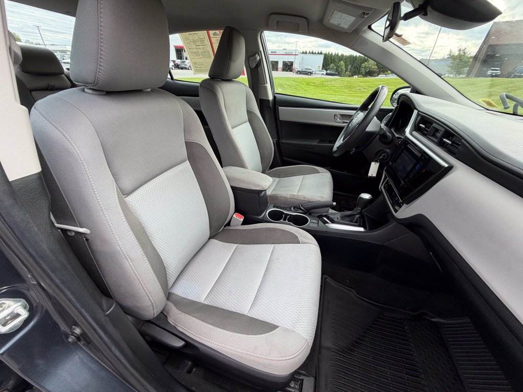 Used 2018 Toyota Corolla LE FWD image 35
