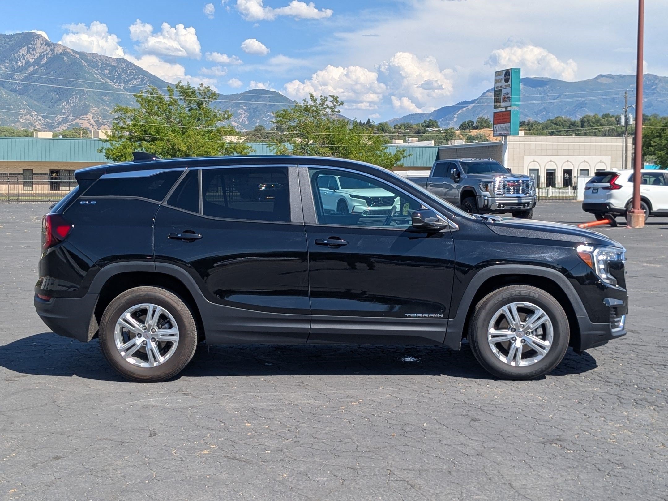 Used 2024 GMC Terrain SLE AWD/4WD image 2
