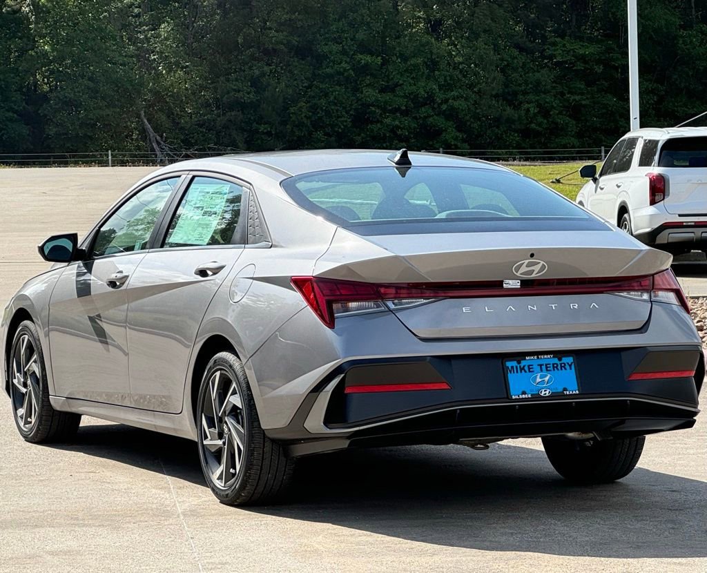 New 2025 Hyundai Elantra SEL image 13